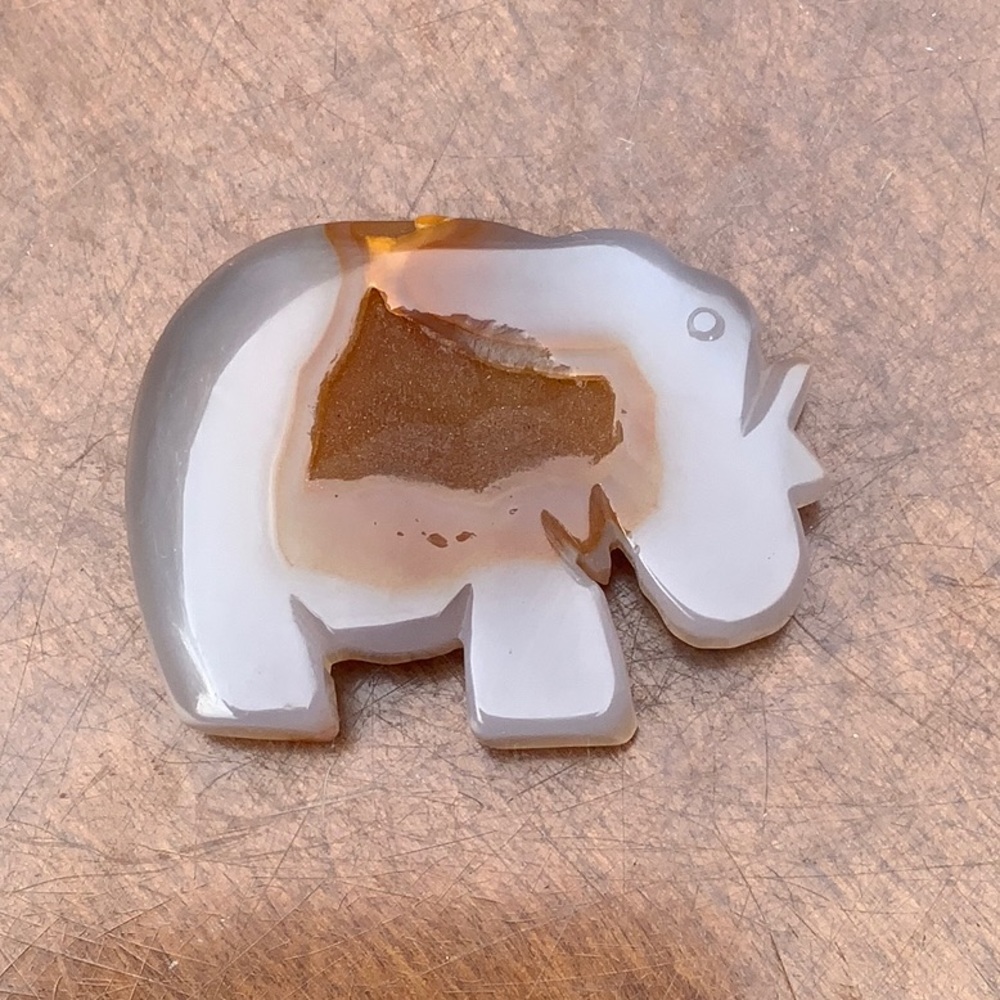 AGATE HAND CARVED RHINOCEROS